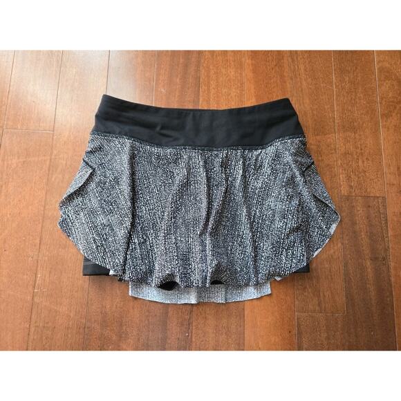 Lululemon Tennis Skirt Women 2 Gray Black Quick pace Activewear - Picture 1 of 4